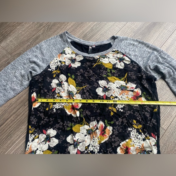 Kut from the Kloth sweater with floral print design size medium - Picture 10 of 12